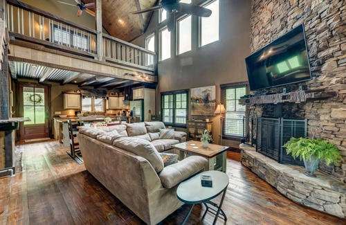 Mineral Bluff House | Creekside Cabin- 10 Mins from Blue Ridge