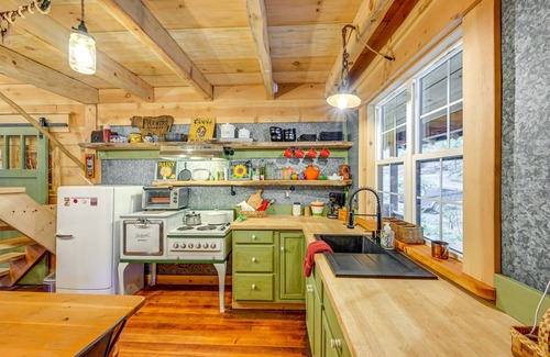Hartland Cabin | Creekside Cabin ~ 20 Mi to Kings Canyon Park!