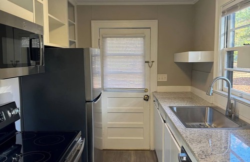 Ruston House | Creekside Cabin - 5 Mins From LA TECH & Sports Complex