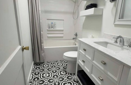 Ruston House | Creekside Cabin - 5 Mins From LA TECH & Sports Complex