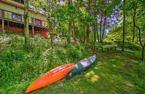 Halfway House | Creekside Cabin about 10 Mi from Bowling Green!