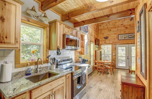 Hampton Cabin | Creekside cabin on trout stream footsteps away from the Appalachian Trail