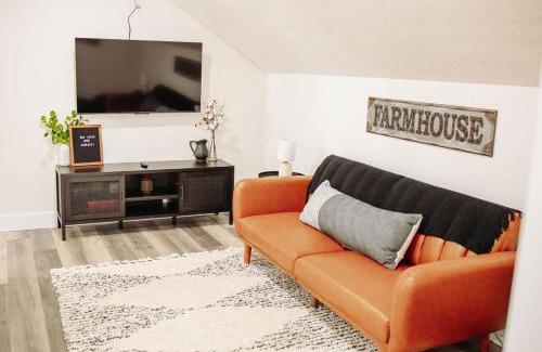 McCammon House | Creekside Cabin Ponderosa- ONE BR Stay near Lava