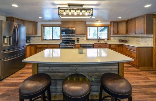 Coeur d'Alene House | Creekside Cabin - Quiet Cabin 23 Minutes from Town