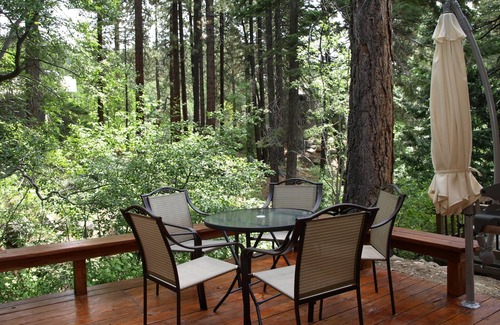 Incline Village Cabin | Creekside Cabin-Serene, Stylish & Clean. Family-Friendly. 5 mins to Diamond Peak