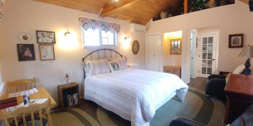 Medford House | Creekside Cabin