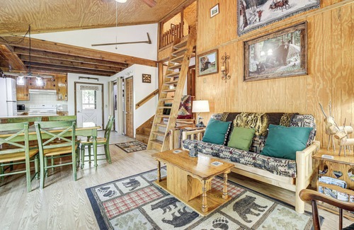 Whittier Cabin | Creekside Cabin w/Deck & Grill in Whittier!
