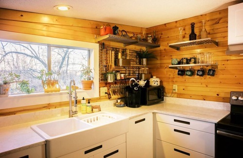 Clayton House | Creekside Cabin - Walk to Downtown