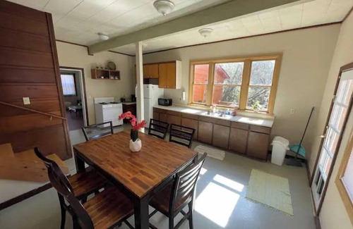 Rohnerville House | Creekside Cabin! Work Crews Welcome!