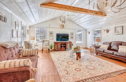 Wimberley House | Creekside Cabins - The Hunter's Lodge