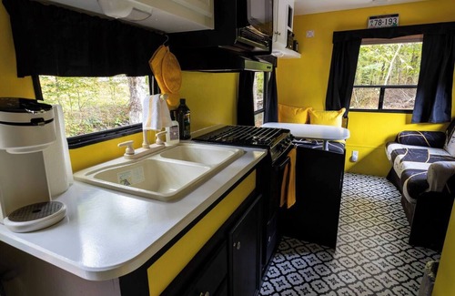 Dailey House | Creekside Camper/Mountain Hiking/National Forest!