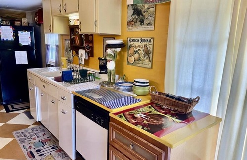 Glenville Cabin | Creekside Cedar Cabin-Hot Tub, King Bed, Rustic'n Romantic