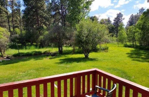 Saddlestring House | Creekside Chalet, Private Creekside Chalet