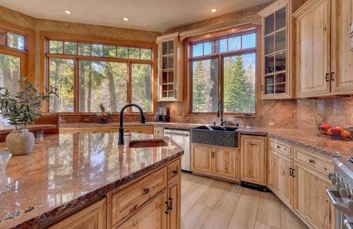 Sunnyside House | Creekside Comfort: Modern Mountain Retreat Near Alpine Meadows & Sunnyside Beach