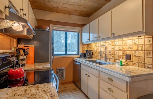 Sun Valley Condo | Creekside Condo 1296 - Bright & Sunny w/Sun Valley Amenities & Mountain View