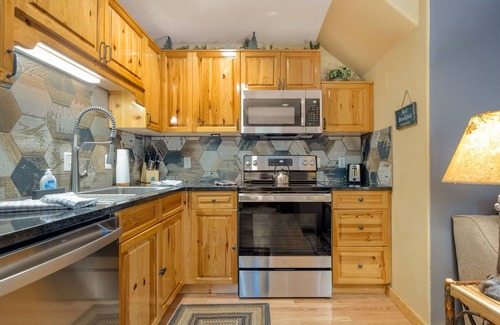 Fall River Estates Condo | Creekside Condos C (HT)