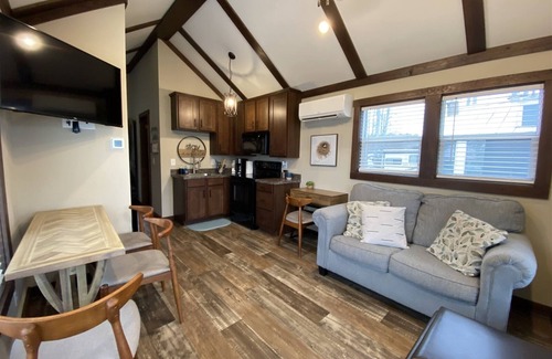 Gadsden House | Creekside Cottage at River Rocks Landing