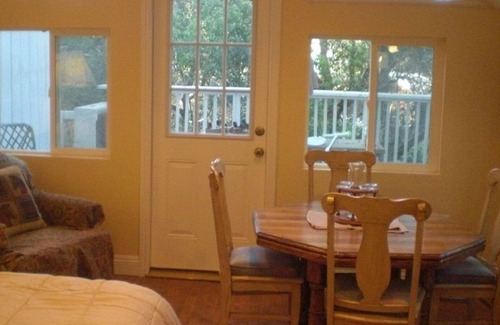 Boonville Cottage | Creekside cottage, beautiful counrty cottage (sleeps 2)