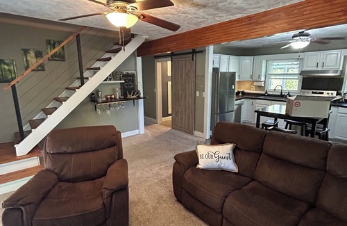 Bellville Cottage | Creekside Cottage - Charming 3-bedroom cottage in Bellville