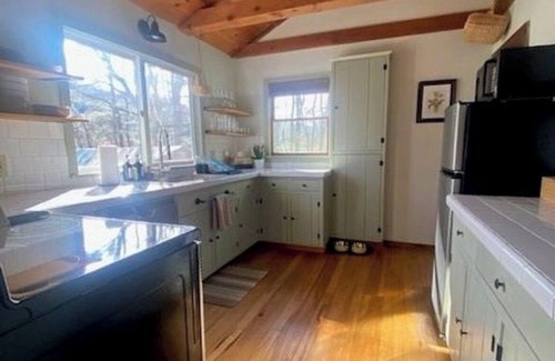 Callicoon House | Creekside cottage-dog friendly!