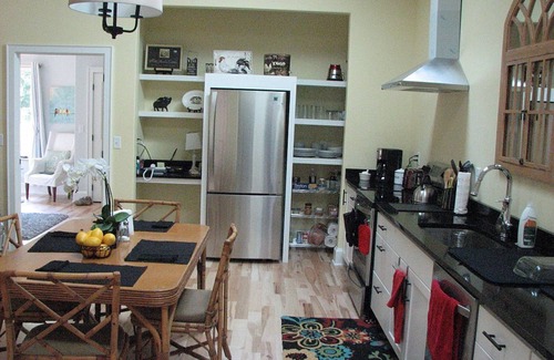 Asheville House | Creekside Cottage! Hiking. Gardens. 5 min to town. Close to shopping/dining.WiFi