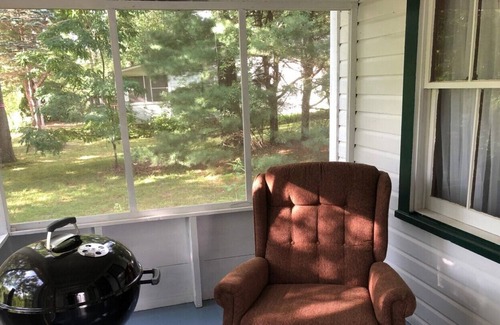 Mount Marion House | Creekside Cottage On The Water