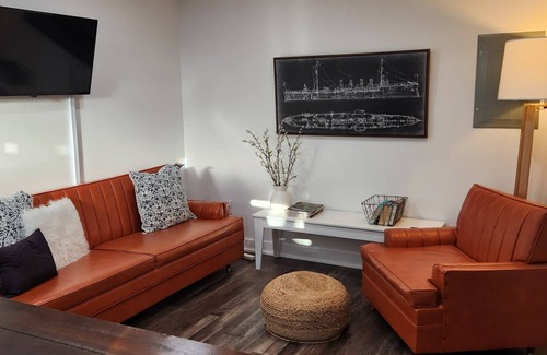 Mount Vernon Apartment | Creekside Cottage. Weekly/Monthly Discounts. Wifi. Private. Great deck!