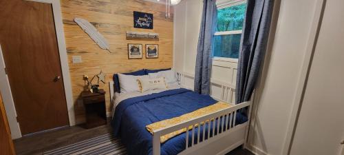 Aquone House | Creekside Cottage - Your Perfect Mountain Getaway!