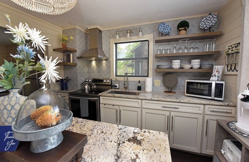 Blairsville Cabin | Creekside Cottages Luxury King/The Nook
