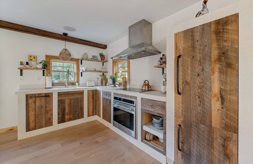 East Jewett Cabin | Creekside Couple's Retreat w Hot Tub, Sauna and Game Room, 2 minutes from lake