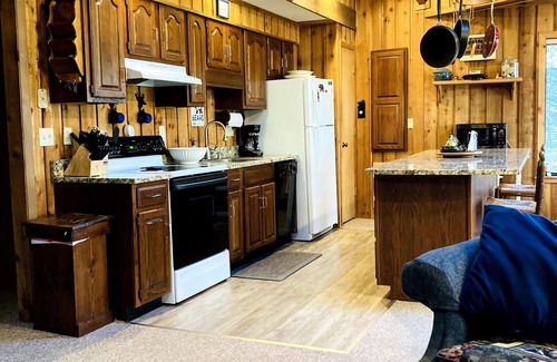 Charter Hills House | Creekside Cub House on Beech