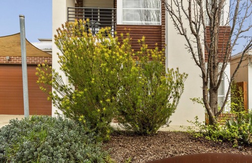 Curlewis House | Creekside Curlewis- Family holiday house for 12. Wineries, Beaches, Parks