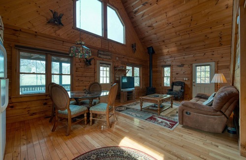 Hiawassee Cabin | Creekside Duck Cabin - Creek Front- Fire Pit