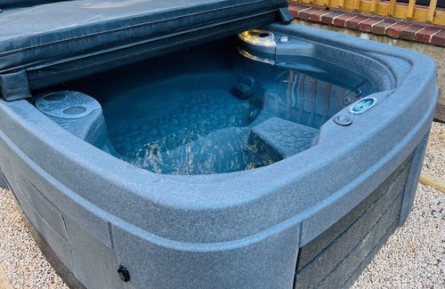 Keedysville Cottage | Creekside Farm Cottage HotTub, FirePit, Grill, Ask aboit Pool
