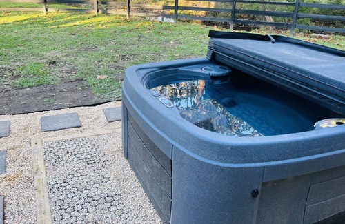 Keedysville Cottage | Creekside Farm Cottage HotTub, FirePit, Grill, Ask aboit Pool