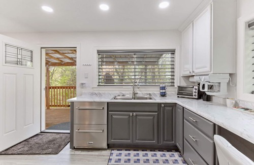 Grants Pass Apartment | Creekside Hideaway Minutes From GP - Traveling Nurses Welcome