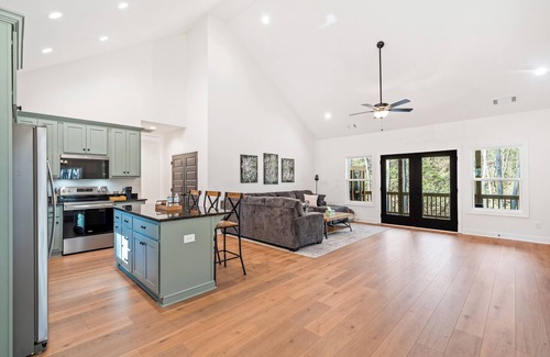 Talking Rock House | Creekside Holler: Wineries, Cideries, and Luxurious Private Escape