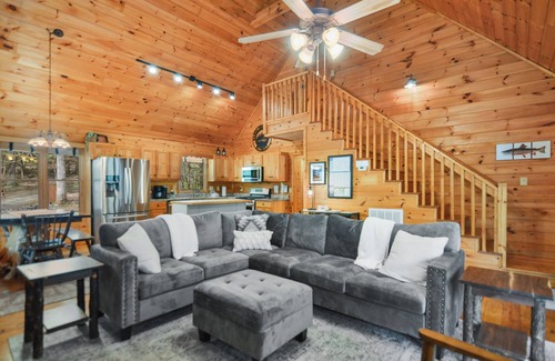 Walnut Mountain Cabin | Creekside, , Hot Tub, Fire pit, Screened Porch, 10 min to EllijaynOK AFTER STORM