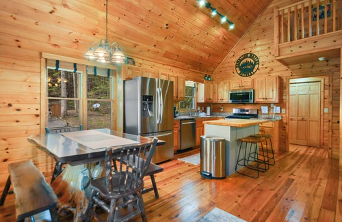 Walnut Mountain Cabin | Creekside, , Hot Tub, Fire pit, Screened Porch, 10 min to EllijaynOK AFTER STORM