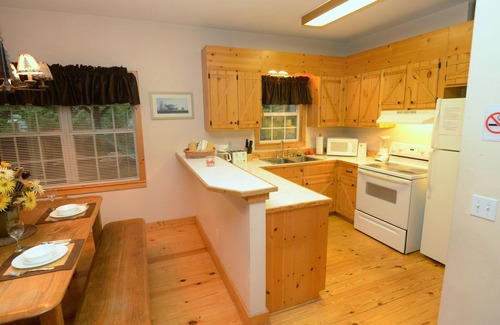 Maggie Valley Cabin | Creekside, Hot Tub, Playground, Firepit, Fireplace, WiFi, AC, EZ Access