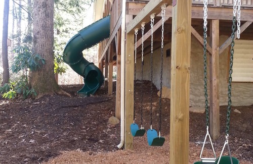 Maggie Valley Cabin | Creekside, Hot Tub, Playground, Firepit, Fireplace, WiFi, AC, EZ Access