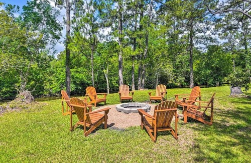 Dickinson House | Creekside house with Hot tub on 1 Acre