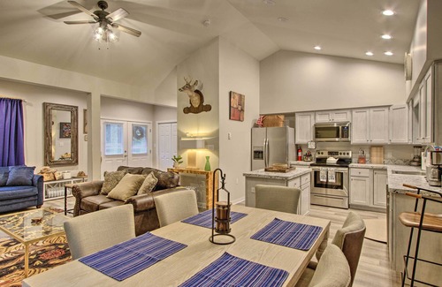 Saylorsburg Cottage | Creekside 'Lincoln Lodge' in Pocono Mtns!