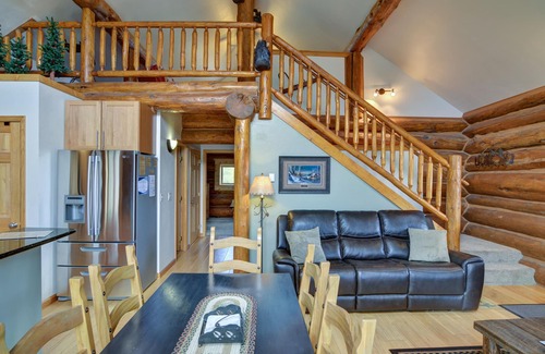 Buena Vista Cabin | Creekside Log Cabin- conveniently located and direct creek access