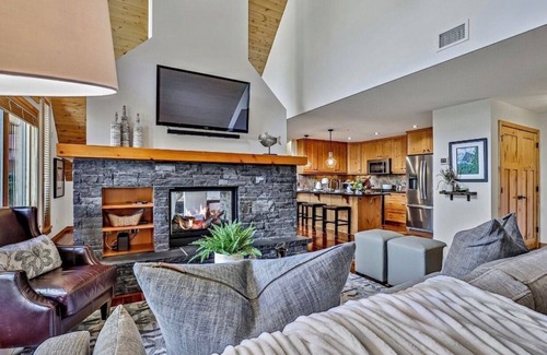 Canmore Condo | Creekside Luxury Penthouse| | Mountain Views | Hot Tub | Prime Location