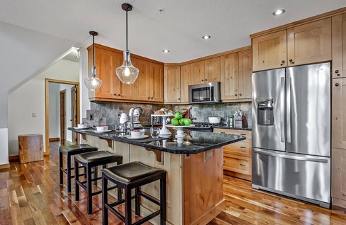 Canmore Condo | Creekside Luxury Penthouse| | Mountain Views | Hot Tub | Prime Location