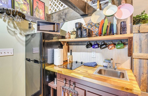 Milford Apartment | Creekside Milford Studio w/Gas Grill + Mtn Views!