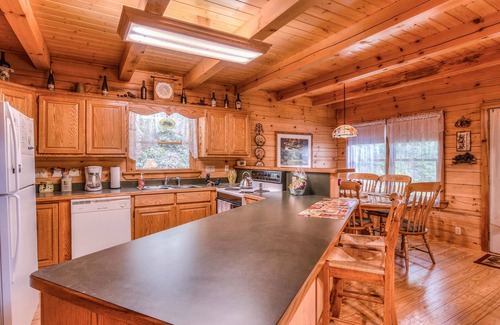 Maggie Valley Cabin | Creekside Mountain Log Cabin Home