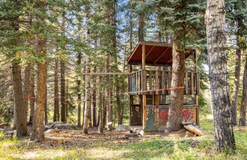 Hangen Ranch And M and B House | Creekside Mountain Views Hot Tub