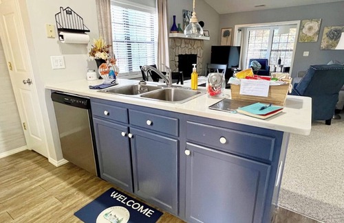 Franklin Villa | Creekside Mountain Villa in Gated Golf Course Neighborhood, Fireplace, & EV